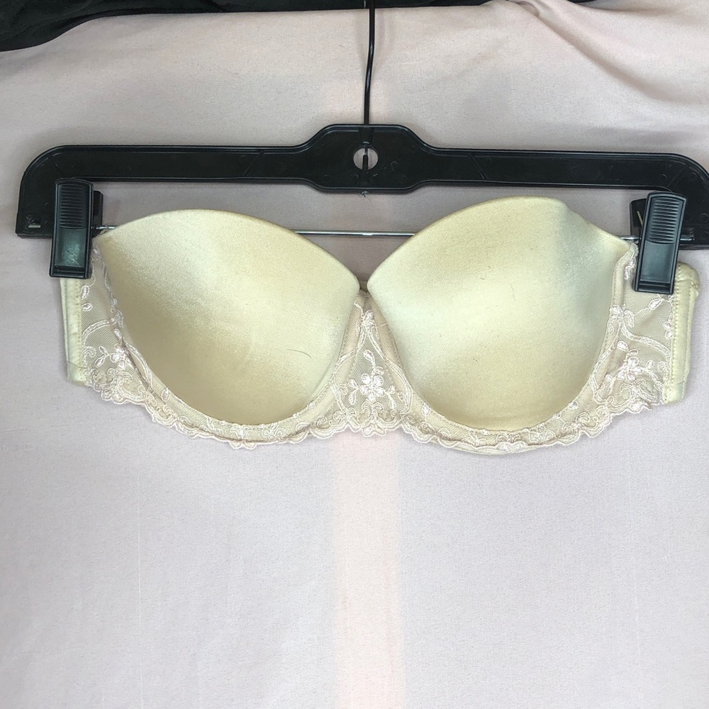 Wonderbra Strapless Lace-Trim Convertible Bra in Cream Size 34B